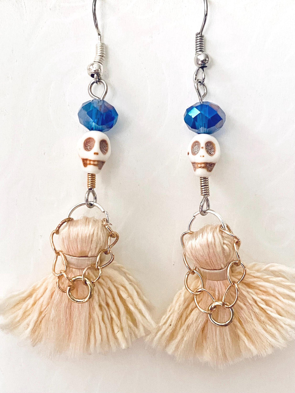 Day of the dead earrings, skull earrings, Halloween earrings, gifts for Halloween, day of the dead gifts fabric and beads earrings with skul