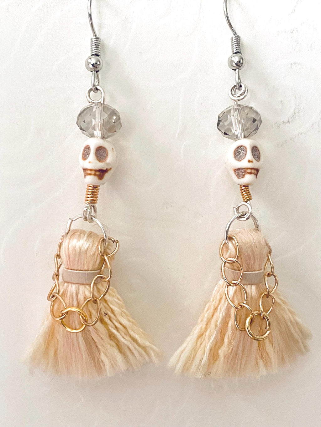 Day of the dead earrings, skull earrings, Halloween earrings, gifts for Halloween, day of the dead gifts fabric and beads earrings with skul